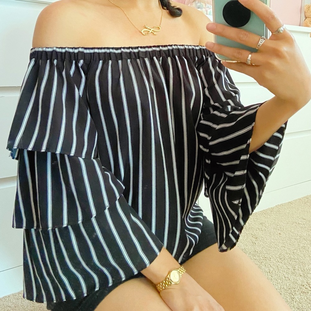 🛍SALE🛍 Off shoulder pin stripe blouse